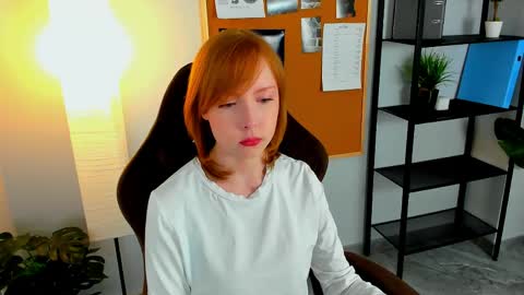 Snapshot of cherrycrushlove chatting on May 2026 06:19:02 AM cherrycrushlove online show from May 2026 06:19:02 AM