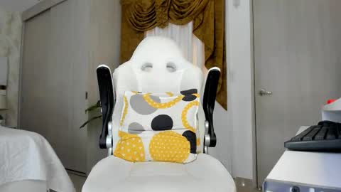 Independent Cherry fox online show from October 2025 04:48:01 AM