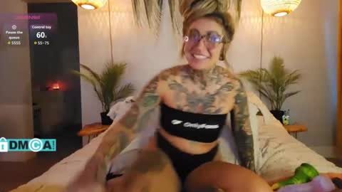 Snapshot of cheviblue chatting on December 2025 01:38:02 PM Chevi Blue online show from December 2025 01:38:02 PM