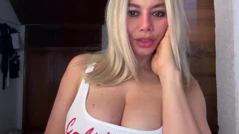 Snapshot of chicasexylatina777 chatting on October 2025 09:24:01 PM sexypau online show from October 2025 09:24:01 PM