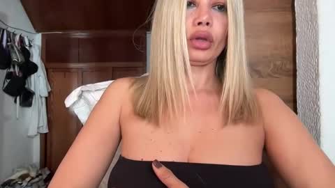 Snapshot of chicasexylatina777 chatting on November 2025 08:22:02 PM sexypau online show from November 2025 08:22:02 PM