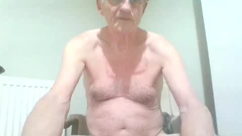 chipper341596 online show from December 2024 11:49:02 PM