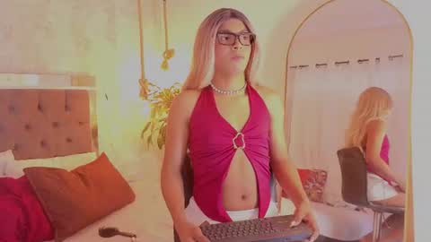 Snapshot of chloe_bronze chatting on June 2026 07:26:01 PM Chloe online show from June 2026 07:26:01 PM