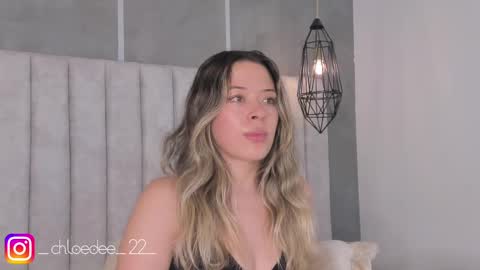 Snapshot of chloe_dee_ chatting on February 2025 04:50:02 PM Chloe online show from February 2025 04:50:02 PM