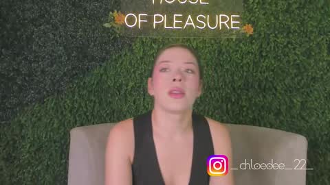 Snapshot of chloe_dee_ chatting on September 2025 11:54:01 AM Chloe online show from September 2025 11:54:01 AM