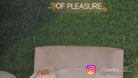 Snapshot of chloe_dee_ chatting on September 2025 11:59:02 AM Chloe online show from September 2025 11:59:02 AM