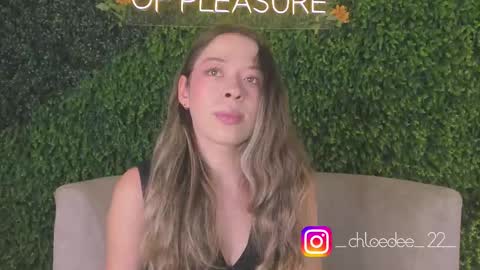 Snapshot of chloe_dee_ chatting on October 2025 12:45:02 PM Chloe online show from October 2025 12:45:02 PM