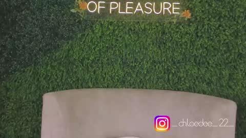 Snapshot of chloe_dee_ chatting on October 2025 12:03:02 PM Chloe online show from October 2025 12:03:02 PM