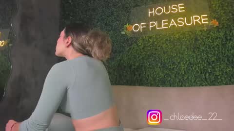 Snapshot of chloe_dee_ chatting on October 2025 12:36:02 PM Chloe online show from October 2025 12:36:02 PM