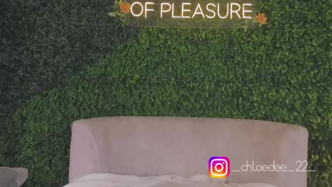 Snapshot of chloe_dee_ chatting on October 2025 02:07:02 PM Chloe online show from October 2025 02:07:02 PM