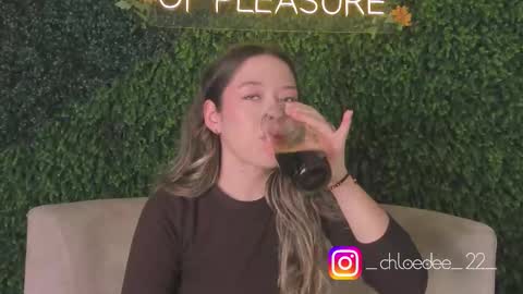 Snapshot of chloe_dee_ chatting on October 2025 11:21:01 AM Chloe online show from October 2025 11:21:01 AM