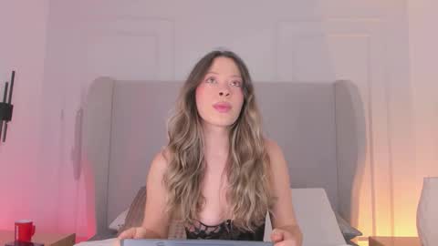 Snapshot of chloe_dee_ chatting on October 2025 01:17:01 PM Chloe online show from October 2025 01:17:01 PM