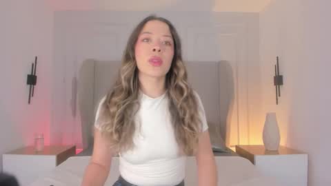 Snapshot of chloe_dee_ chatting on November 2025 11:47:01 AM Chloe online show from November 2025 11:47:01 AM