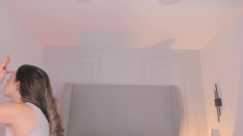 Snapshot of chloe_dee_ chatting on December 2025 12:09:01 PM Chloe online show from December 2025 12:09:01 PM