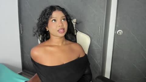 chloe online show from April 2026 04:37:01 PM