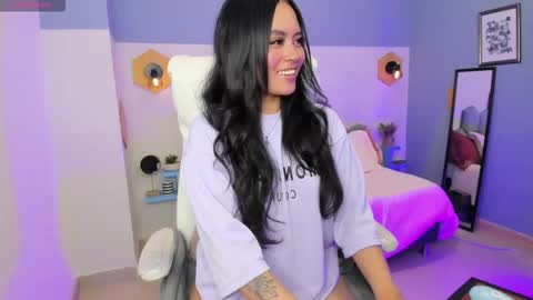 Snapshot of chloe_fischer chatting on November 2025 05:15:02 PM Chloe online show from November 2025 05:15:02 PM