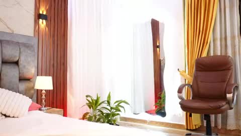 Chloe online show from April 2026 12:22:01 PM