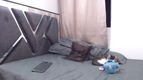 Chloe and Danna online show from March 2026 02:05:02 AM