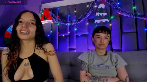 Isabella curly hair - Anastasia short hair  online show from December 2024 05:40:02 PM