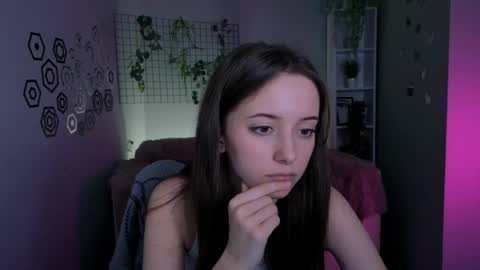 chloe_ley online show from April 2026 12:11:02 PM