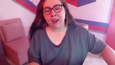 Snapshot of chloe_prg chatting on December 2024 01:00:02 PM chloe_prg online show from December 2024 01:00:02 PM