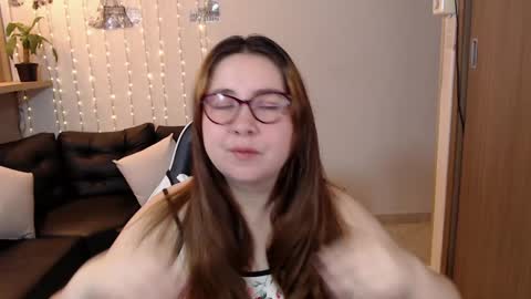 Snapshot of chloe_prg chatting on February 2025 01:22:02 PM chloe_prg online show from February 2025 01:22:02 PM