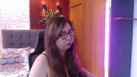 Snapshot of chloe_prg chatting on February 2025 03:53:02 PM chloe_prg online show from February 2025 03:53:02 PM