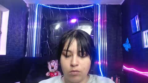 Snapshot of chloe_smith5 chatting on April 2026 01:09:02 PM chloe_smith5 online show from April 2026 01:09:02 PM