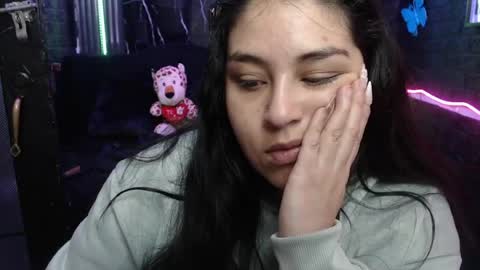 Snapshot of chloe_smith5 chatting on April 2026 01:05:02 PM chloe_smith5 online show from April 2026 01:05:02 PM