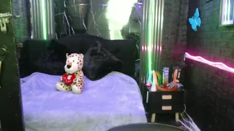Snapshot of chloe_smith5 chatting on May 2026 12:21:02 PM chloe_smith5 online show from May 2026 12:21:02 PM