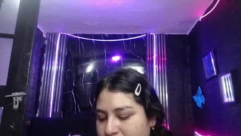 Snapshot of chloe_smith5 chatting on May 2026 01:06:01 PM chloe_smith5 online show from May 2026 01:06:01 PM