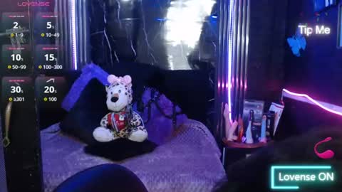 Snapshot of chloe_smith5 chatting on July 2026 01:25:01 PM chloe_smith5 online show from July 2026 01:25:01 PM