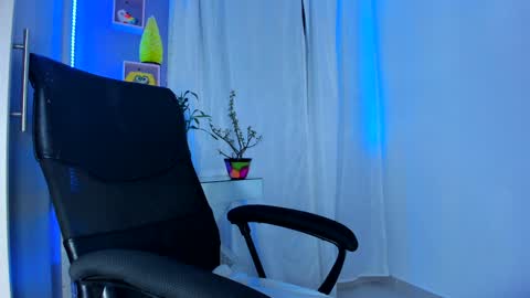 Chloe Miller  online show from December 2024 12:05:02 AM