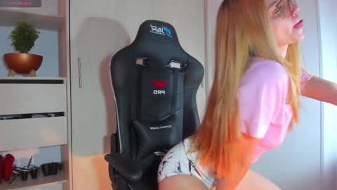 Chloe Miller  online show from November 2025 10:32:01 PM