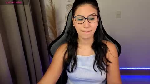 Snapshot of chloebum_ chatting on April 2026 10:57:01 AM Chloe online show from April 2026 10:57:01 AM