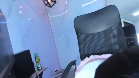 ChloeeThompson online show from November 2025 03:05:01 AM