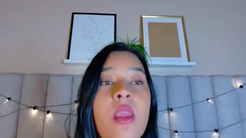 C H L O E  online show from March 2026 05:08:02 AM