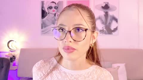 Snapshot of chloeferreira chatting on May 2026 04:09:02 AM chloeferreira online show from May 2026 04:09:02 AM