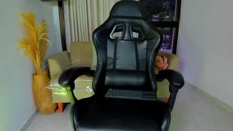 Snapshot of chloegils chatting on October 2025 12:40:02 PM chloegils online show from October 2025 12:40:02 PM