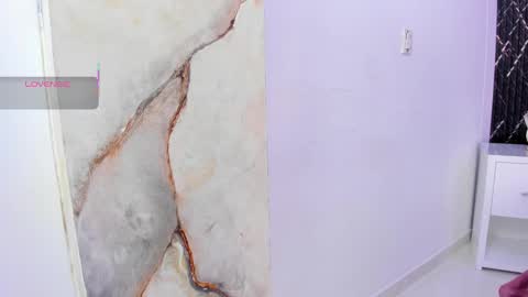 Snapshot of chloegils chatting on November 2025 01:04:01 PM chloegils online show from November 2025 01:04:01 PM