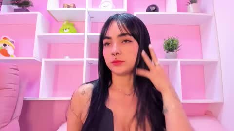 Chloe online show from November 2025 12:30:01 PM