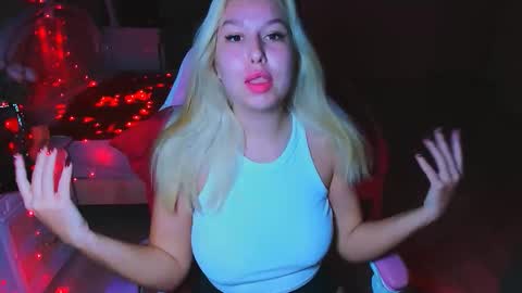 Snapshot of chloericci chatting on October 2025 02:47:02 AM ChloeRicci online show from October 2025 02:47:02 AM