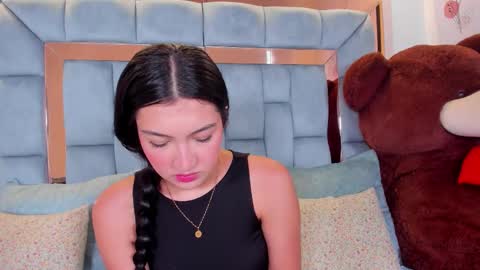 Chloe  online show from November 2025 05:06:01 PM