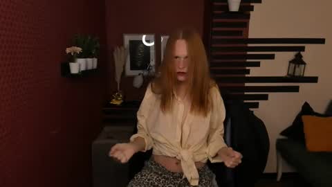 Chloe online show from November 2025 01:00:02 PM