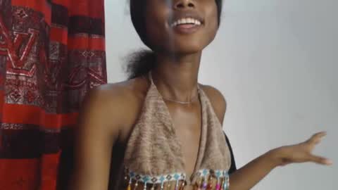 Snapshot of choco_petitqueen chatting on December 2024 09:56:01 AM choco_petitqueen online show from December 2024 09:56:01 AM