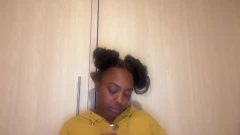 Snapshot of chocolatecakequeen chatting on December 2025 02:53:02 AM ChocolateCakeQueen online show from December 2025 02:53:02 AM