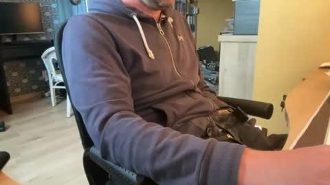 Snapshot of chris13abcd chatting on November 2025 02:28:01 PM chris13abcd online show from November 2025 02:28:01 PM