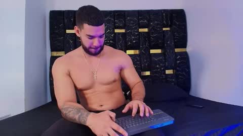 Snapshot of chris_blake__ chatting on November 2025 06:18:02 PM Chris B online show from November 2025 06:18:02 PM