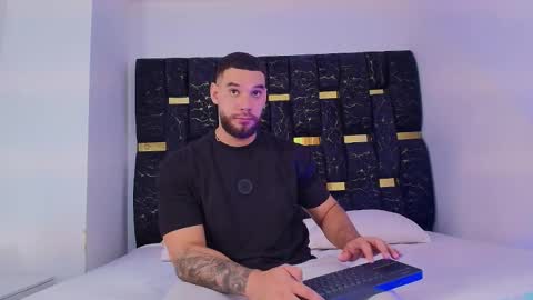 Snapshot of chris_blake__ chatting on November 2025 06:09:02 PM Chris B online show from November 2025 06:09:02 PM