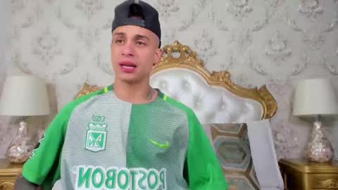 Snapshot of chrismckay_ chatting on December 2025 07:22:01 PM Chris online show from December 2025 07:22:01 PM